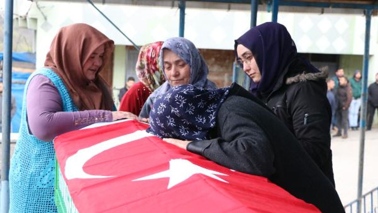 Soma’da karbonmonoksit zehirlenmesinden ölen madenci Zonguldak'ta toprağa verildi