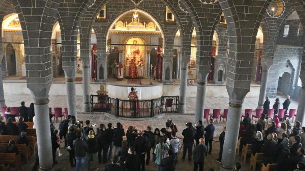Tarihi Surp Giragos Ermeni Kilisesi'nde 8 yıl sonra ilk paskalya ayini