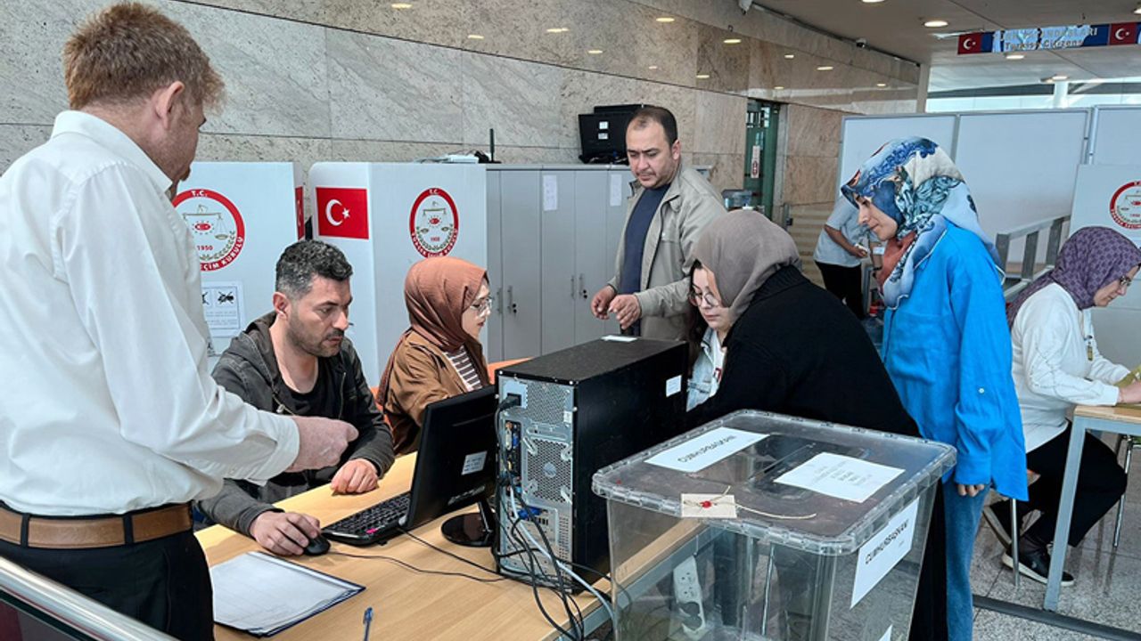 Yurtdışındaki Türkler oy vermeye başladı