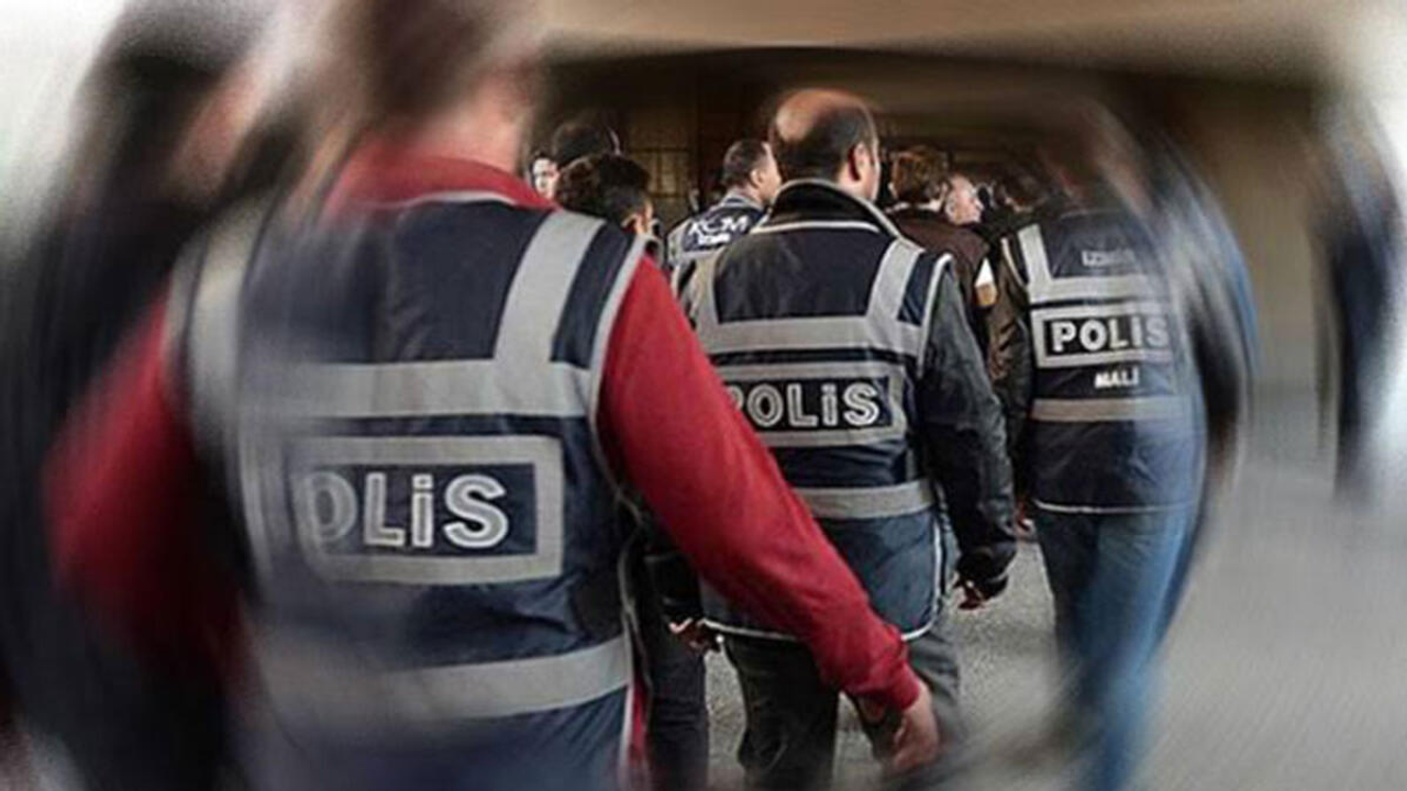 İzmir Merkezli 9 İl'de FETÖ Operasyonu 23 Gözaltı