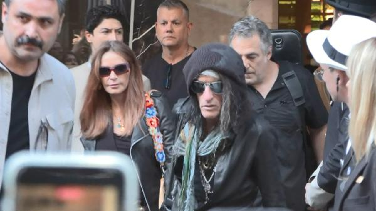 Dünyaca ünlü Johnny  Depp İstanbul' da hayranlarıyla buluştu