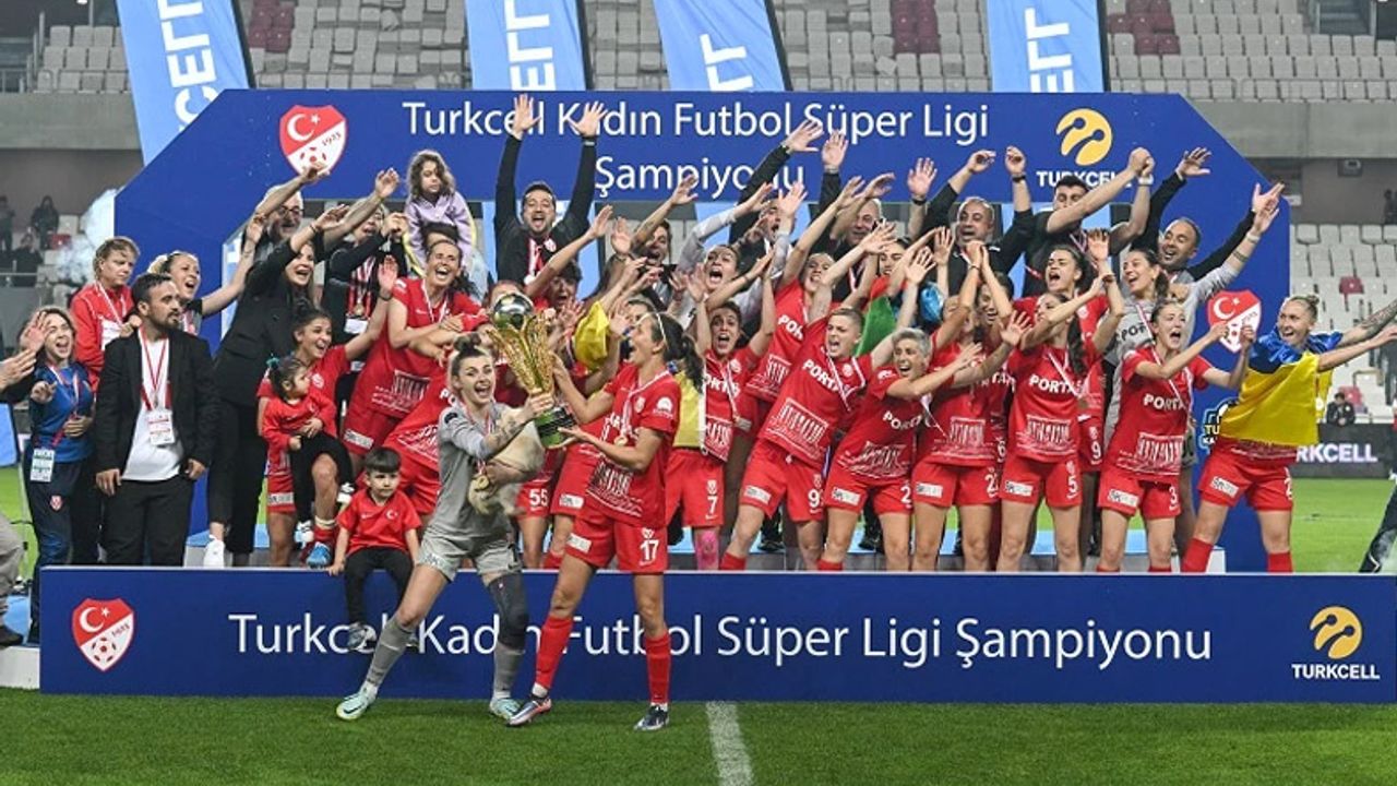 Kadınlar Futbol Ligi'nde şampiyon belli oldu