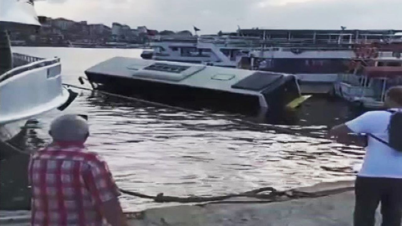 Halk otobüsü denize düştü