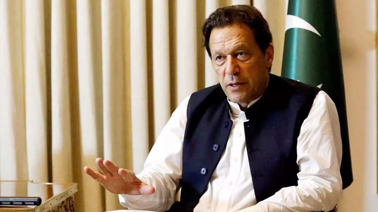 Pakistan'ın eski başbakanı yolsuzluktan tutuklandı