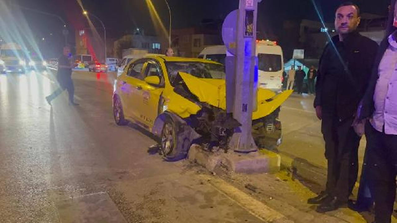 Bursa'da taksi ile motosiklet çarpıştı: 6 yaralı