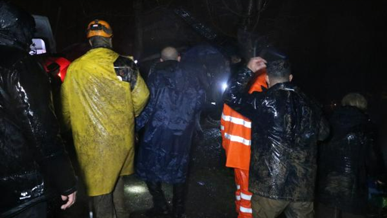 Zonguldak'ta heyelan! Kurtarma ekibinden 18 kişi toprak altında kaldı