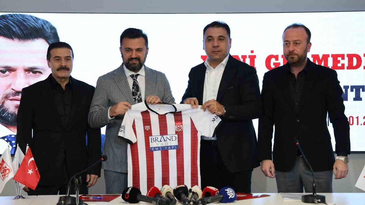 Sivasspor'un yeni teknik direktörü ile sözleşme imzalandı