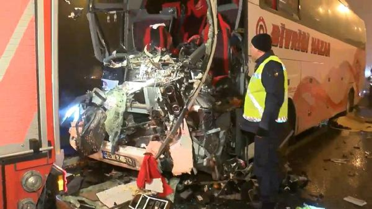 Kuzey Marmara Otoyolu'nda kaza:1'i ağır 18 yaralı