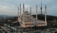 Büyük Çamlıca Camii’nde tarihi kalabalık