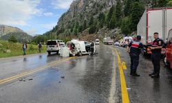 Konya'da iki tır ile bir otomobilin karıştığı kazada 1 kişi öldü