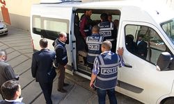 Gözaltına alınan polis, Necip Fazıl'ın şiirini okuyunca ağzı kapatıldı