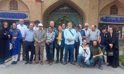 Tebriz ve Erdebil'li belgeselciler Şah İsmail'in mezarı başında