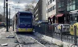 Kabataş'da tramvay raydan çıktı: 4 kişi yaralandı