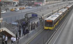 Avcılar metrobüste 'para' kavgası