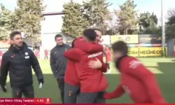 Galatasaray antrenmanında inanılmaz olay! Mertens takım arkadaşına bakın ne yaptı