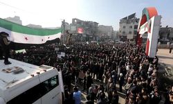 Suriye'nin kuzeyinde muhalif protesto: 'Erdoğan bizi satsa bile teslim olmayacağız!'