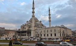 Yeni Camii ziyaretçi akınına uğradı