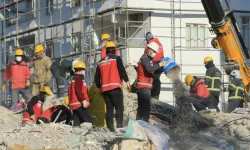 Avustura ordusu, deprem bölgesindeki çalışmalarını "güvenlik zaafiyeti" sebebiyle durdurdu!