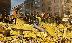 Dünya Türkiye'deki deprem için seferber oldu