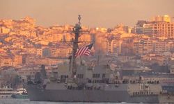 İstanbul’a demirleyen ABD savaş gemisinin sancağı tepkilere neden oldu!