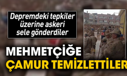 Depremdeki tepkiler üzerine askeri sele gönderdiler! Mehmetçiğe çamur temizlettiler