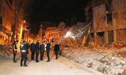 Malatya'da 6 katlı bina, Adıyaman'daki depremle yıkıldı