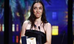 Merve Dizdar, Cannes Film Festivali’nde en iyi kadın oyuncu ödülünü aldı.