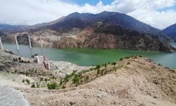 Yusufeli Barajı'nda su seviyesi yükseldi, ilçe merkezi yok oldu