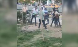 Parktaki 2 çocuğu dövüp, bıçakladıkları yetmedi!