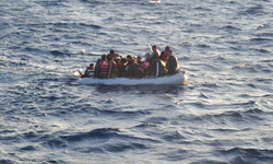 Kaçak göçmenleri taşıyan bot battı; 5 ölü, 2 kayıp