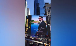 Oyuncu Tolga Yüce, New York Times Meydanı'nda yer aldı