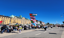 İsveç'te Binlerce Kişi Sokaklara Döküldü