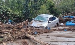 Trabzon'daki sel ortalığı yıkıp geçti. Kayıp vatandaş aranıyor