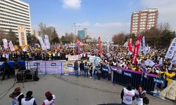 Ankara'da Kamu Çalışanları Geçim Sıkıntısını Protesto Etti