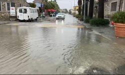 Çeşme'de Kuvvetli Yağış Hayatı Olumsuz Etkiliyor