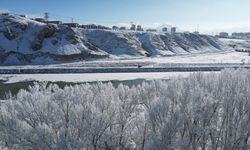 Sivas'ta soğuk hava etkili, Kızılırmak Nehri dondu