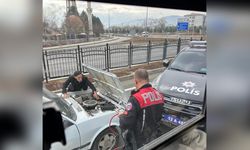 Polis, Aküsü Bitmiş Araç Sürücüsüne Yardım Eli Uzattı