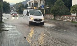 Bodrum'da Şiddetli Yağışlar Cadde ve Sokakları Su Bastı