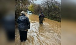 Muğla'da Sağanak Yağmurda Mahsur Kalan Aile İtfaiye Tarafından Kurtarıldı