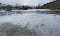 Yüksekova'daki Derelerde Buzlanma Görüldü