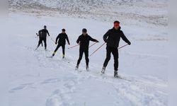 Kayak Sezonu Başladı: Yüksekova'da Kar Yağışı