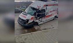 Ambulans ve TIR Çarpıştı: Bir Kişi Yaralandı