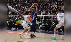 Anadolu Efes, Merkezefendi'yi Farkla Geçti