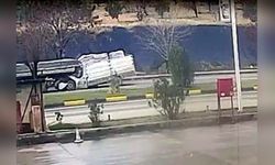 Kamyonet TIR'a Çarptı, Sürücü Hayatını Kaybetti