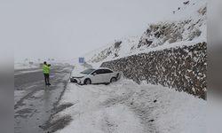 Karlıova'da Kar Yağışı Nedeniyle 10 Köy Yolu Ulaşıma Kapandı