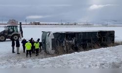 Kars'ta Yolcu Otobüsü Şarampole Düştü, 23 Kişi Yaralandı