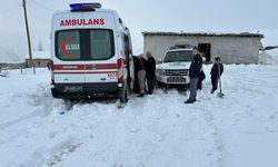 Hakkari'deki Köyde Mahsur Kalan 70 Yaşındaki Hasta Kurtarıldı