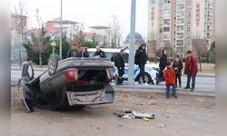 Kayseri'de Otomobilin Devrilmesi Sonucu Üç Kişi Yaralandı