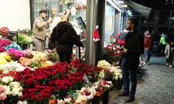 Taksim'deki Çiçekçiler Yılbaşı İçin Hazır