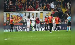 Taraftarlar Kayserispor - Galatasaray Maçında Sahayı Bastı